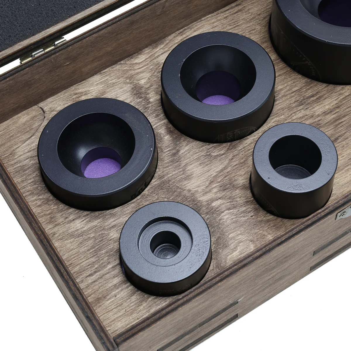 Набор инструмента для обжима рулевых тяг. Набор инструмента для обжима рулевых тяг.