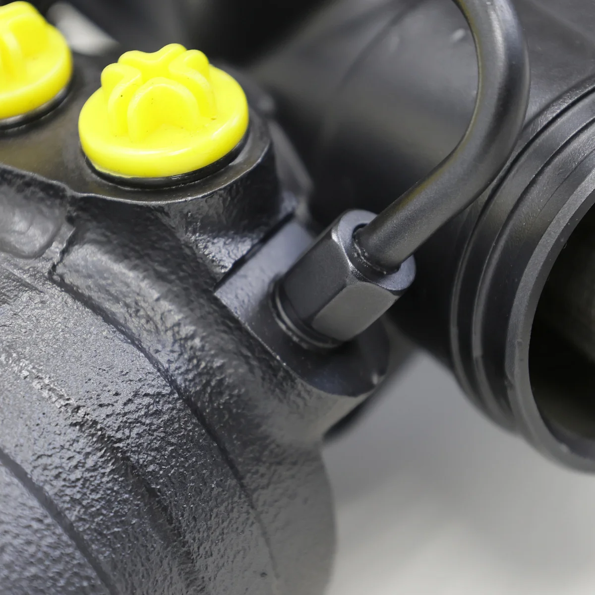 Рулевая рейка Chevrolet Captiva, Opel Antara с датчиком до 2012г. Трубки г/цилиндра вертикально Рулевая рейка Chevrolet Captiva, Opel Antara с датчиком до 2012г. Трубки г/цилиндра вертикально