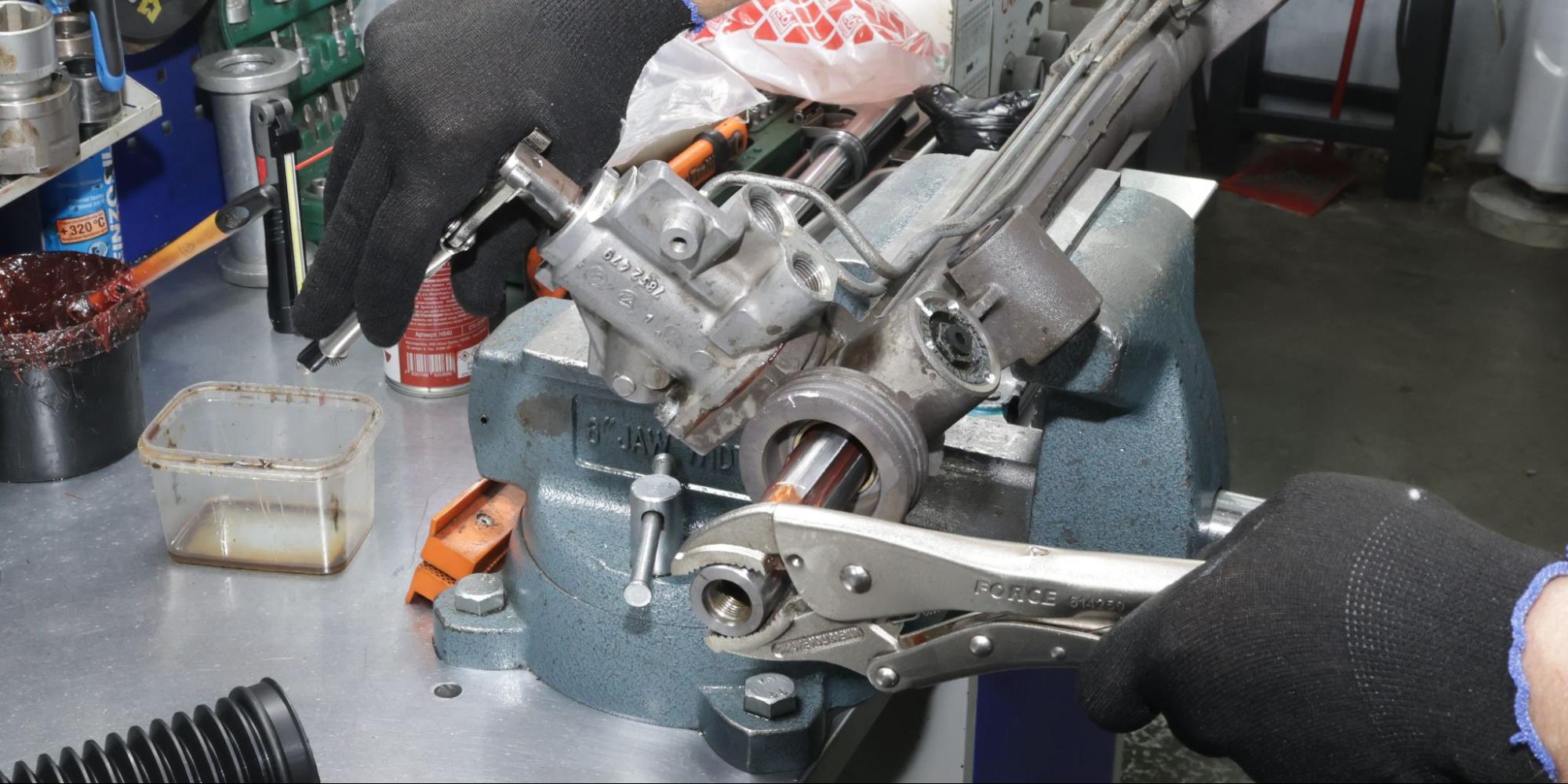 Основные причины стука рулевой рейки